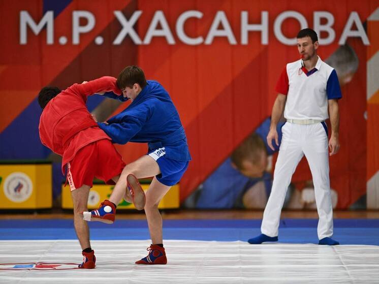 В Майкопе проводят Всероссийские юношеские соревнования по самбо