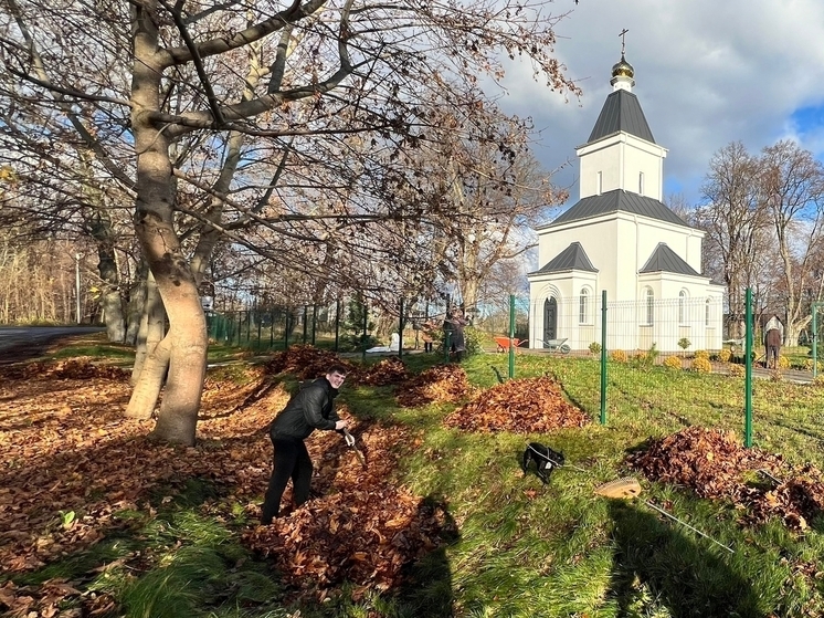 Прихожане провели субботник в Храме Святого Николая в Грачевке