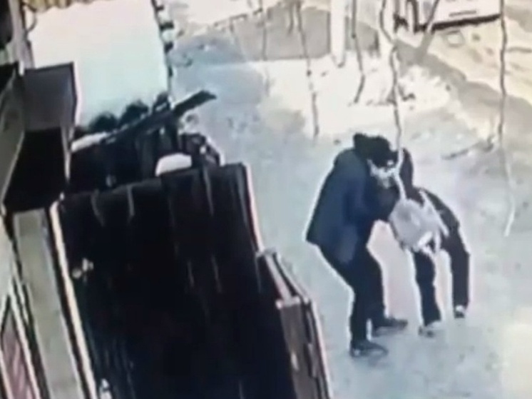 В Туве малолетняя девочка рассказала, что напавший на нее педофил убежал после окрика водителя