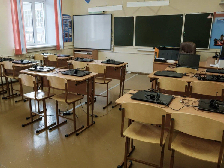 В Новосибирске подтвердили безопасность классов школы во Вьюнах после проверки потолка