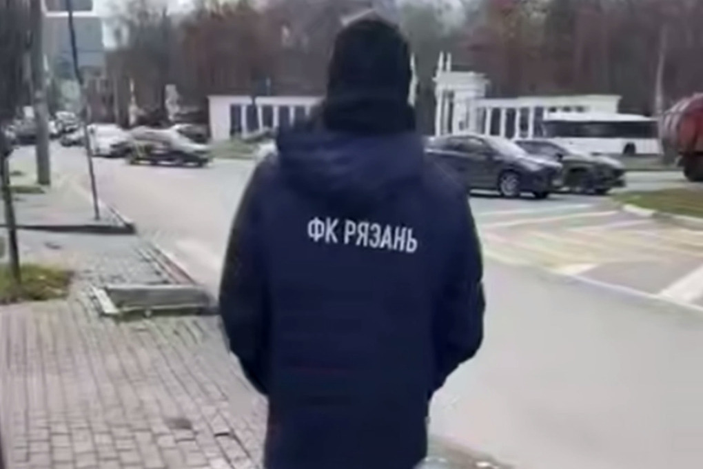 Кержаков в куртке ФК «Рязань» прибыл на матч сборной России в Сочи