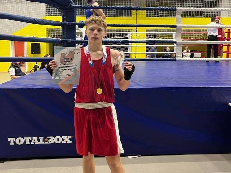 Боксер из Невинномысска Максим Пономарев досрочно завоевал кубок главы города