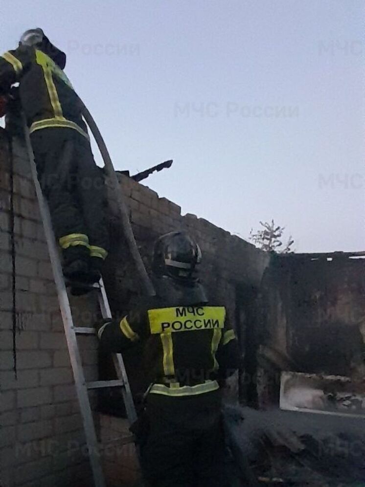 В Херсонской области потушили пожар в хозпостройке