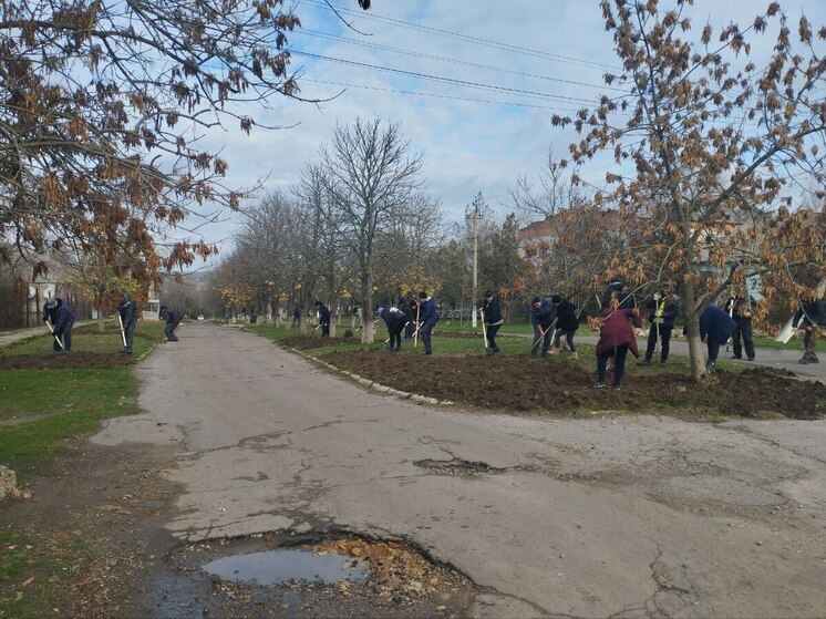 В Верхнерогачикском округе провели субботники по благоустройству