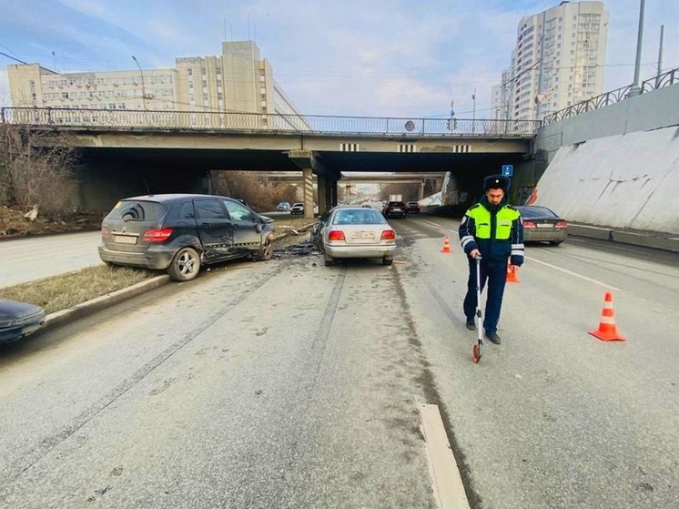 Два пьяных водителя попали в аварию в Екатеринбурге
