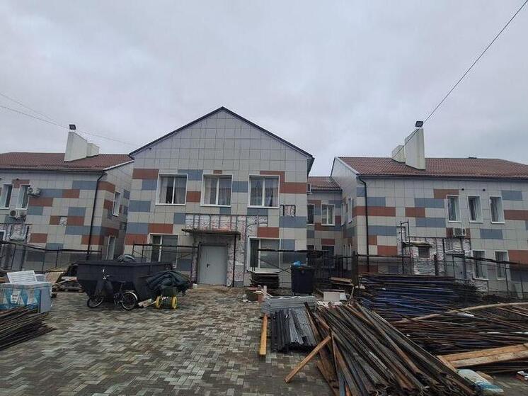 Специалисты из Архангельской области благоустраивают детский реабилитационный центр в Запорожской области