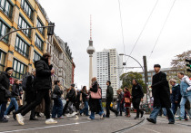 Правительство Германии возрождает призывную систему, но в обновленном формате. Об этом пишет немецкий  Согласно договоренностям коалиции ХДС/ХСС и СДПГ, военная служба будет распространена на молодых мужчин, однако ключевым принципом станет добровольность. 