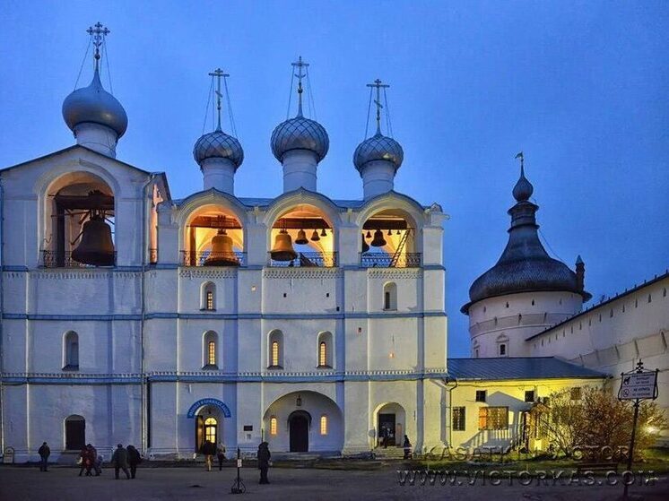 В Ростове Великом завершается монтаж архитектурной подсветки