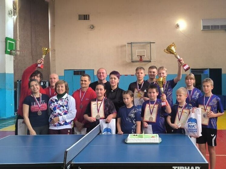 В Геническе прошли соревнования теннисистов на Кубок главы округа