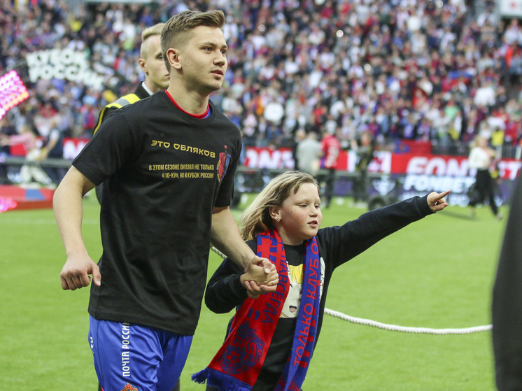 Обляков получил травму и покинул поле в матче с Чили на 25-й минуте