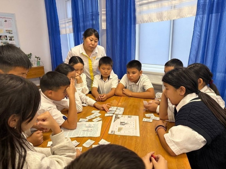 В Калмыкии провели классный час «Путь героя»