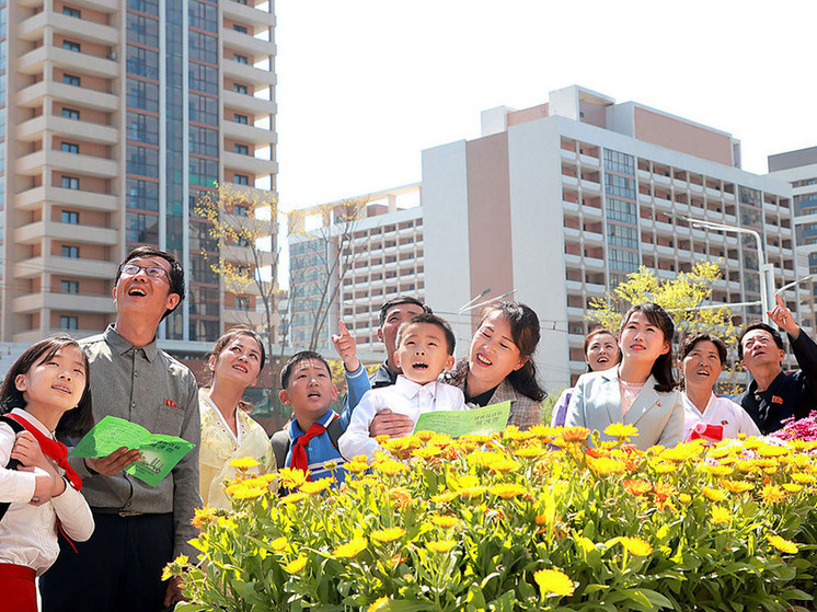 В КНДР благодаря политике ТПК, которая считает первейшей миссией защиту и расцветание счастливой жизни народа, все богатства общества используются для повышения благосостояния народа