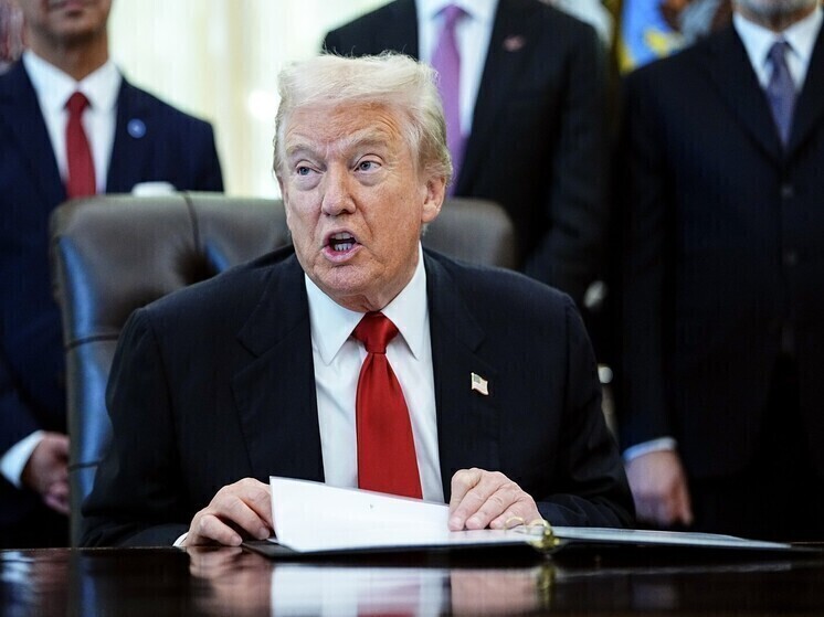 В переписке Эпштейна нашли упоминание о компромате на Трампа у Путина