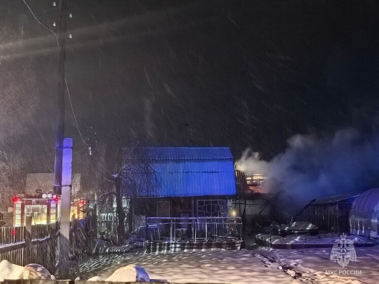 Мужчина получил ожоги лица и отравление угарным газом на пожаре в Забайкалье