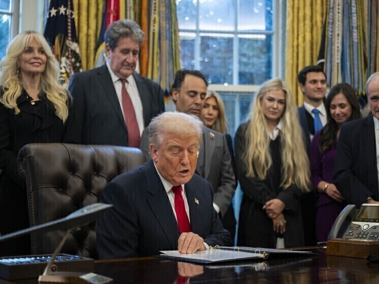 Миллионы американцев могут лишиться талонов на питание из-за политики Трампа, сообщили СМИ