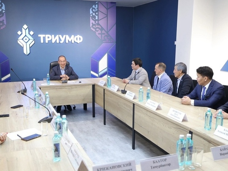 Айсен Николаев встретился с почётными гостями турнира памяти Коркина