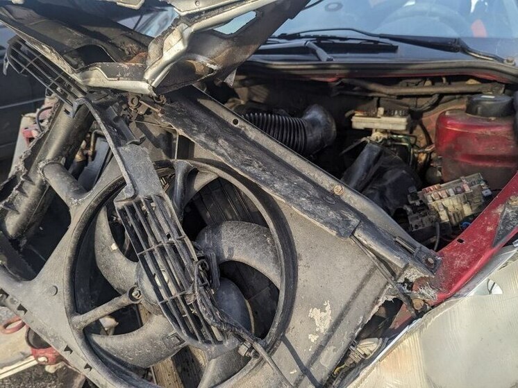 ВАЗ «влетел» в грузовик и погиб на трассе «Кола» в Ленобласти