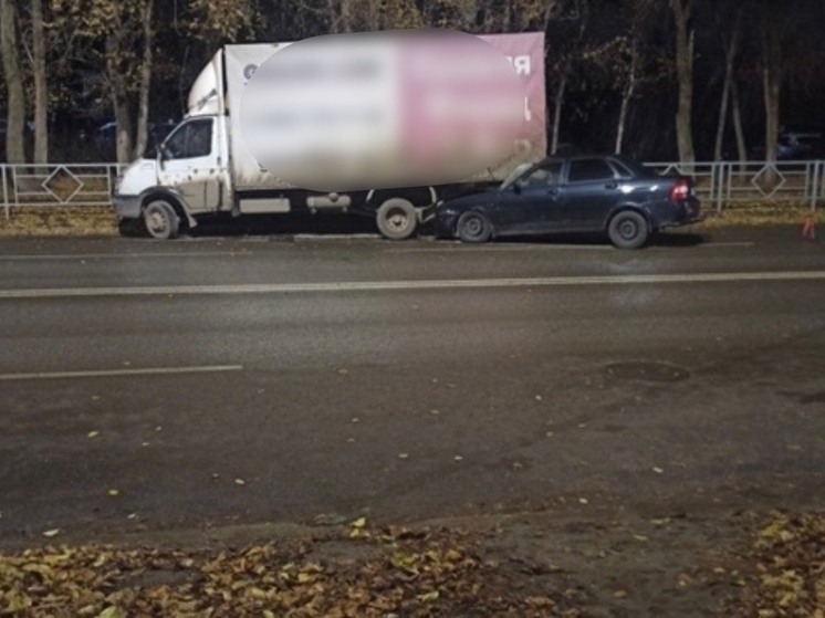 19-летний парень на «Приоре» влетел в стоящий ГАЗ в Советском районе Самары