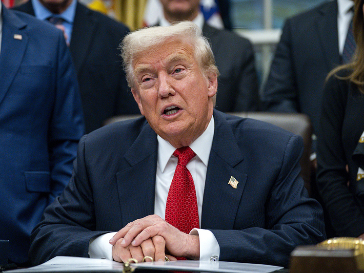 Президент США хочет выбить из Би-би-си до 5 миллиардов долларов