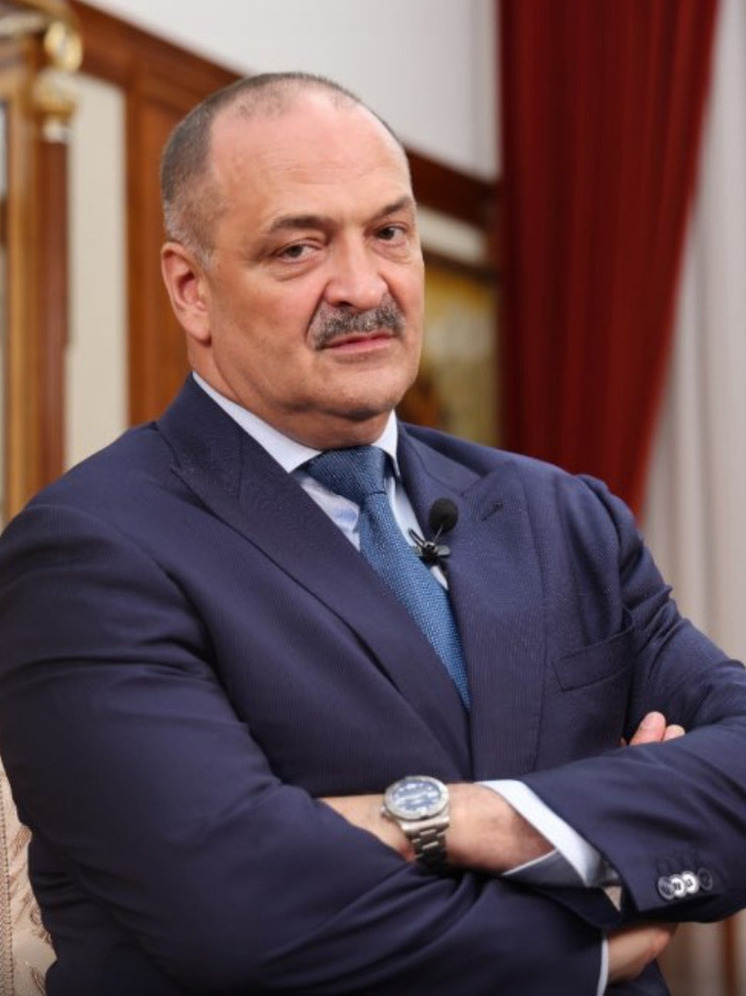 Глава Дагестана поздравил Махачева с завоеванием чемпионского пояса UFC