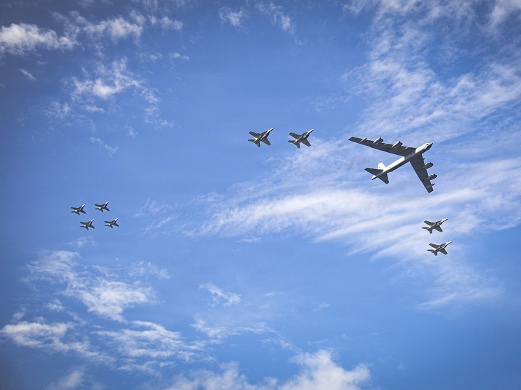 Президент Дональд Трамп предположил, что он принял решение относительно курса действий в Венесуэле после многочисленных брифингов на высоком уровне на этой неделе и растущей демонстрации силы США в регионе