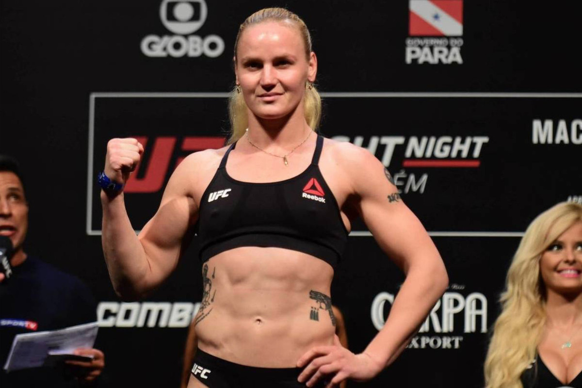 Шевченко победила Вэйли Чжан в титульном бою UFC 322