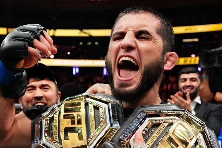 Россиянин завоевал второй пояс UFC. 