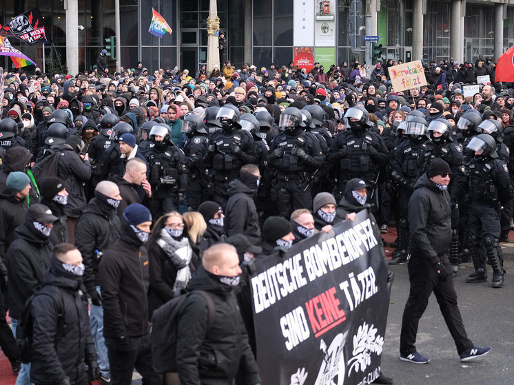 Ультраправые призывают Берлин и другие европейские страны признать “антифа” террористическими организациями