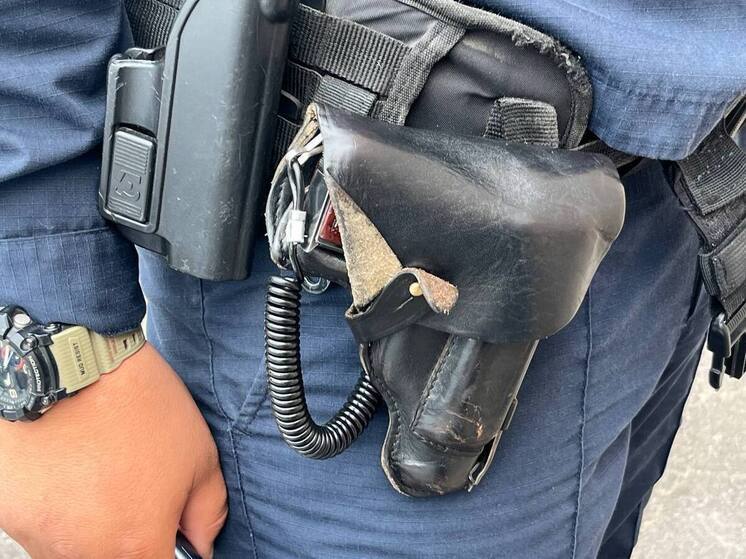 Полиция забрала в отдел 44-летнего гангстера из Ленобласти с игрушечными пушками