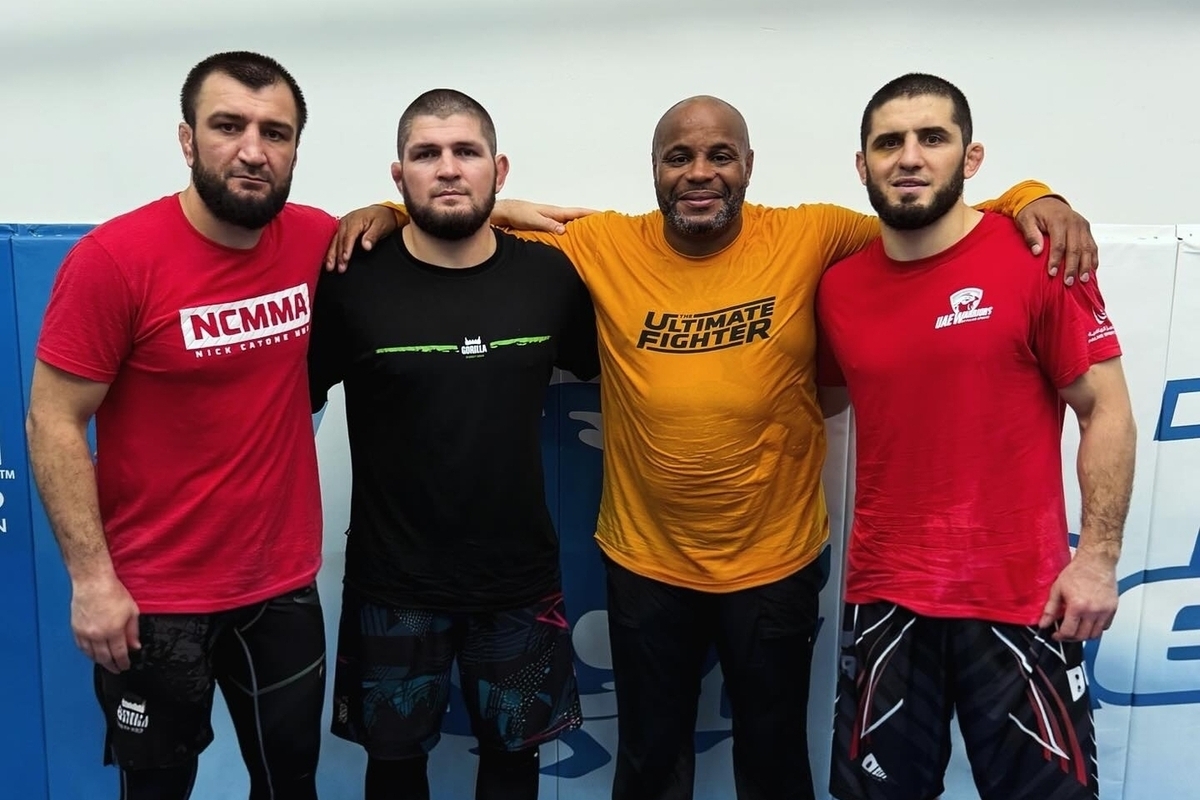 Брат Хабиба Нурмагомедова подрался с секундантом Макгрегора в зале во время турнира UFC 322