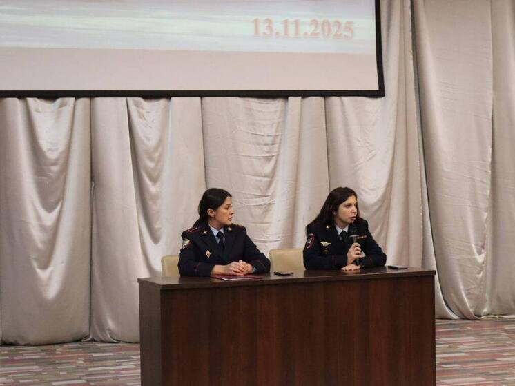 Калининградские автоинспекторы провели «краш-курс» для будущих правоохранителей