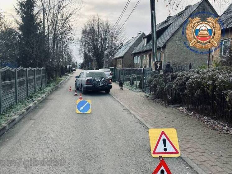 В поселке Южный Mercedes сбил женщину и врезался в иномарку