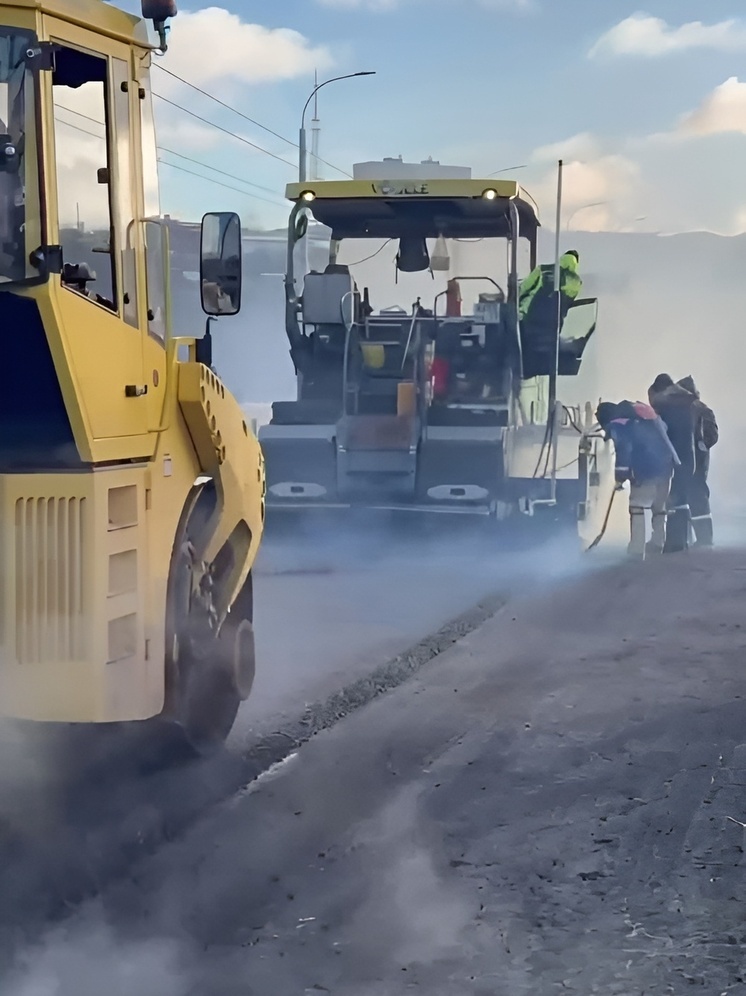На Гагаринском мосту в Чебоксарах начали укладывать финишный слой асфальта