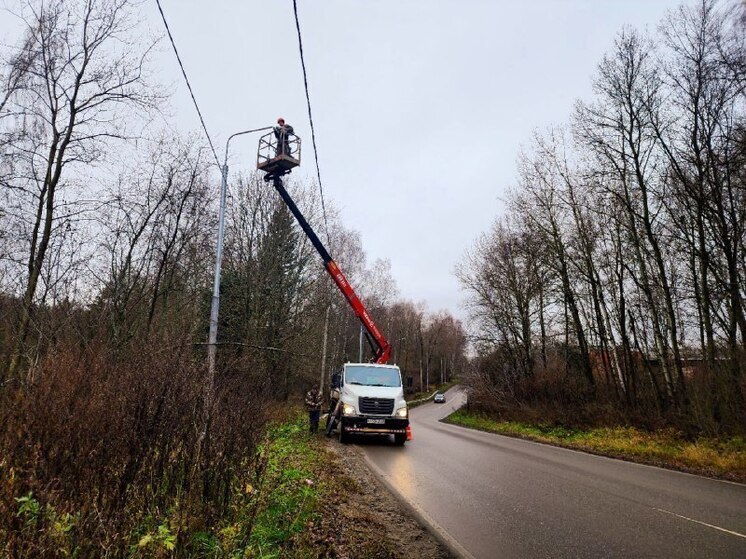 На участке дороги Пущино-Грызлово устанавливают уличное освещение