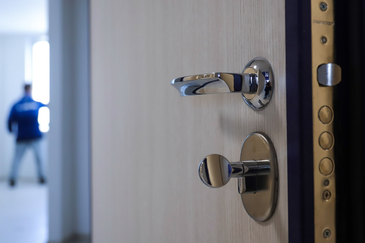 Эксперт рассказал, когда входная дверь может привести к штрафу