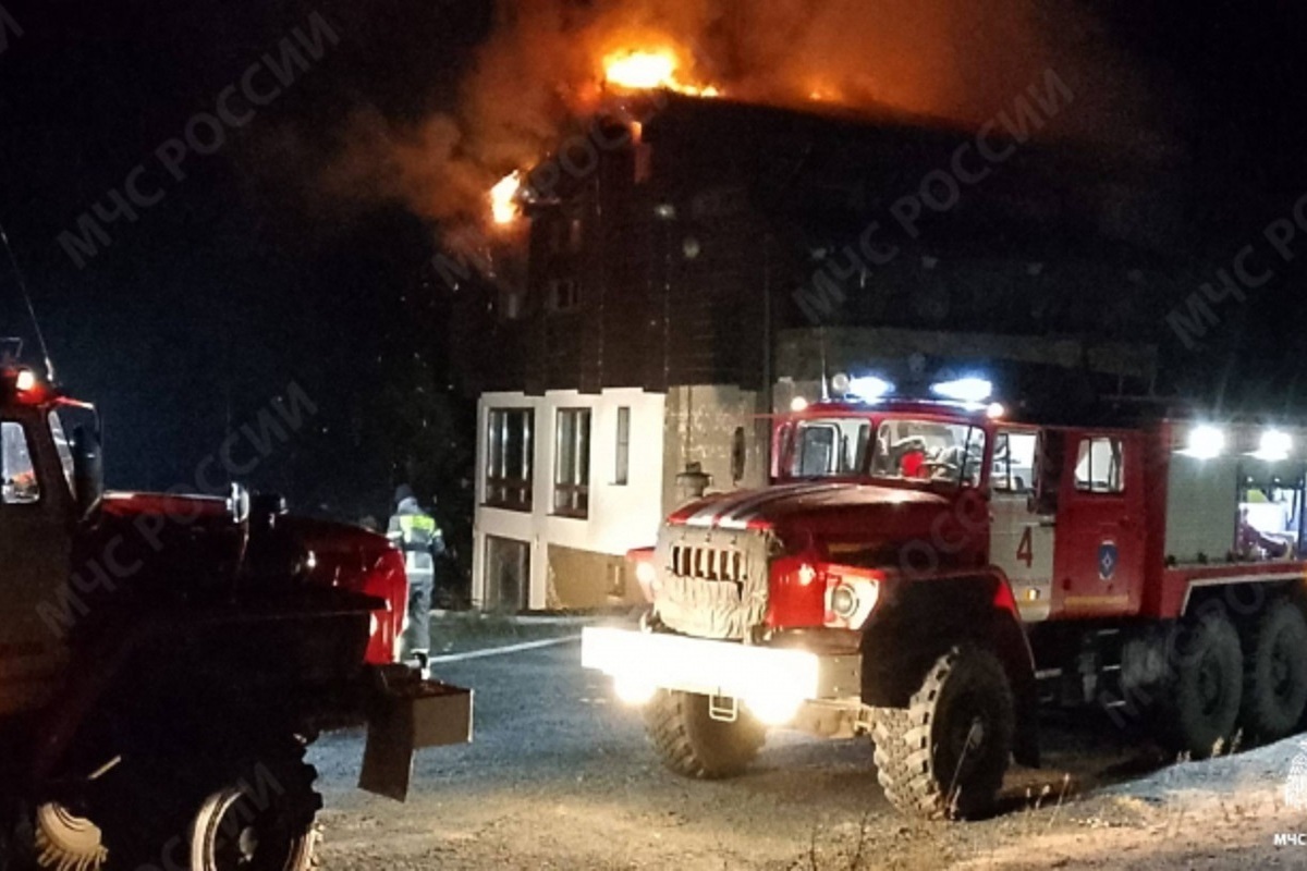 В элитном поселке под Петрозаводском ночью произошел крупный пожар