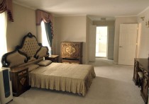 Еще недавно мастер-спальни (комнаты с ванной и гардеробной) встречались только в жилье бизнес- и премиум-класса