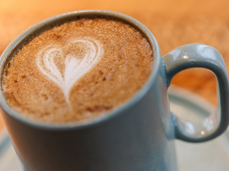 По дороге на работу забежала в кофейню: за неделю цена чашки капучино выросла на 20 рублей