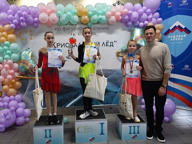 В Пограничном прошли соревнования по фигурному катанию «Кристальный лёд»