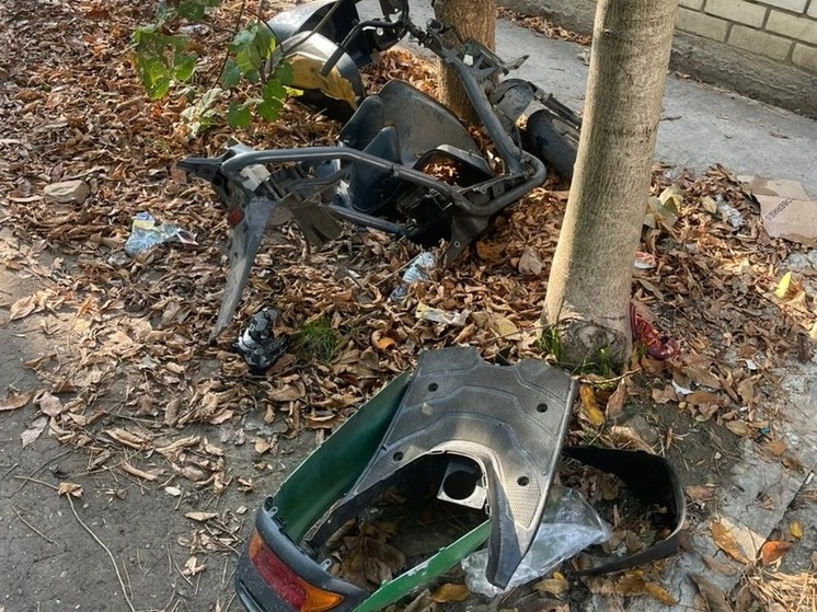 В Анапе сотрудники ДПС остановили детей на мопедах, мешавших местным жителям