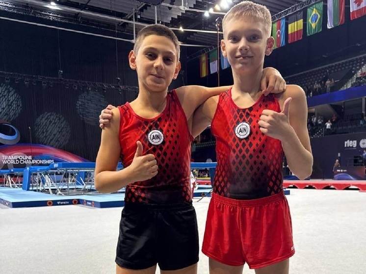 В Памплоне прошло первое в истории юниорское первенство мира по прыжкам на батуте. Россию представляли 23 спортсмена. Артём Миронов стал чемпионом мира в индивидуальных прыжках, Тимур Кива — серебряным призёром; их подготовкой помогала Анна Корнетская. Михаил Андрейко выиграл золото на двойном минитрампе, Глафира Зайко — в индивидуальных прыжках, Марика Викторова — в акробатической дорожке, Дарья Тихонова завоевала бронзу на двойном минитрампе.