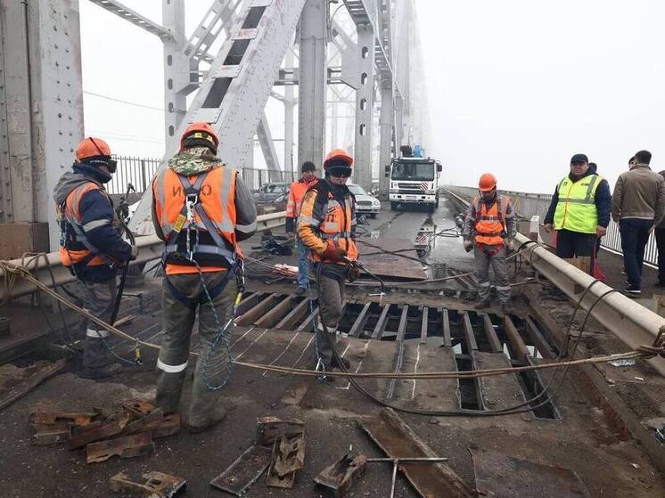 Старый мост в Астрахани будут круглосуточно охранять от фур экипажи