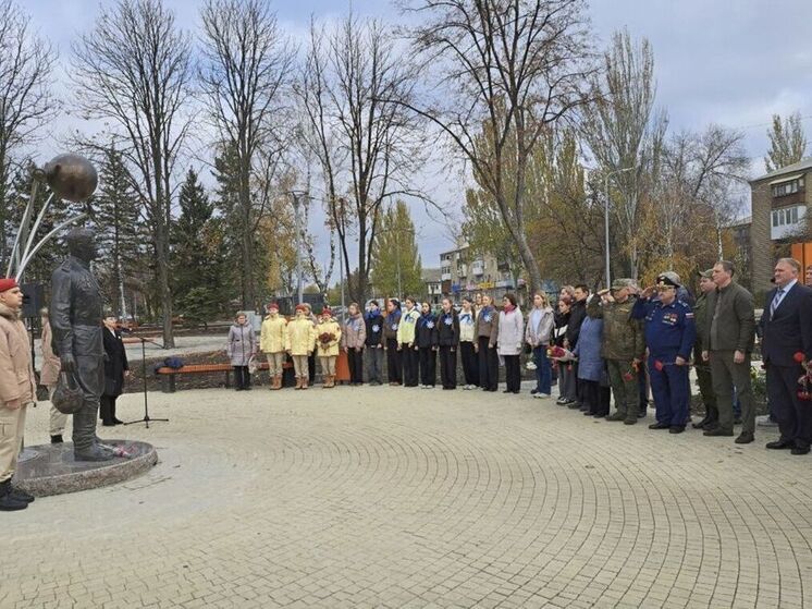 В Шахтёрске открыли памятник дважды Герою Советского Союза Георгию Береговому