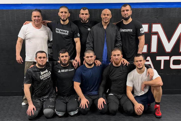 Зачинщиком беспорядка стал боец Диллон Дэнис