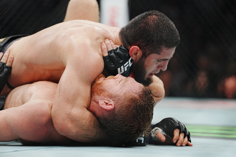 Махачев превзошел Нурмагомедова: западные СМИ об исторической победе россиянина