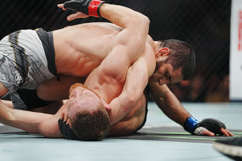 Махачев превзошел Нурмагомедова: западные СМИ об исторической победе россиянина