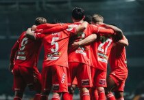 Одна из самых благодатных тем, когда пишешь про футбол – это о том, кого команда должна приобрести на трансферном рынке, или о том, кто должен стать новым тренером взамен ушедшему. Если же дело касается одной из самых популярных команд, то сама природа чемпионата просит обязательно поспекулировать на этот счет. Не будем же мы отказывать природе российского первенства. Итак, кто же придёт на смену уволенному из московского «Спартака» Деяну Станковичу?