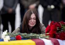 Похоронная индустрия Украины, согласно расследованию французской газеты Le Monde (статью перевели ИноСМИ), стала громадной мафиозной структурой. Коррупционные механизмы, существовавшие и ранее, за последние три года приобрели невиданный размах, породив систему, которую сами ее участники сравнивают с джунглями, где за каждое тело ведется настоящая охота.