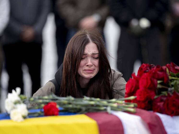 Le Monde: украинские чиновники делают бизнес на трупах бойцов ВСУ