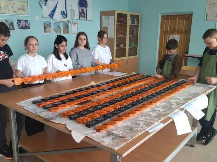 «Цветы Победы»: Малодербетовские школьники сохраняют память о земляках-героях